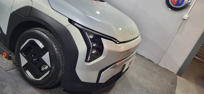 Close-up of KIA EV3 bonnet showing coated gloss finish