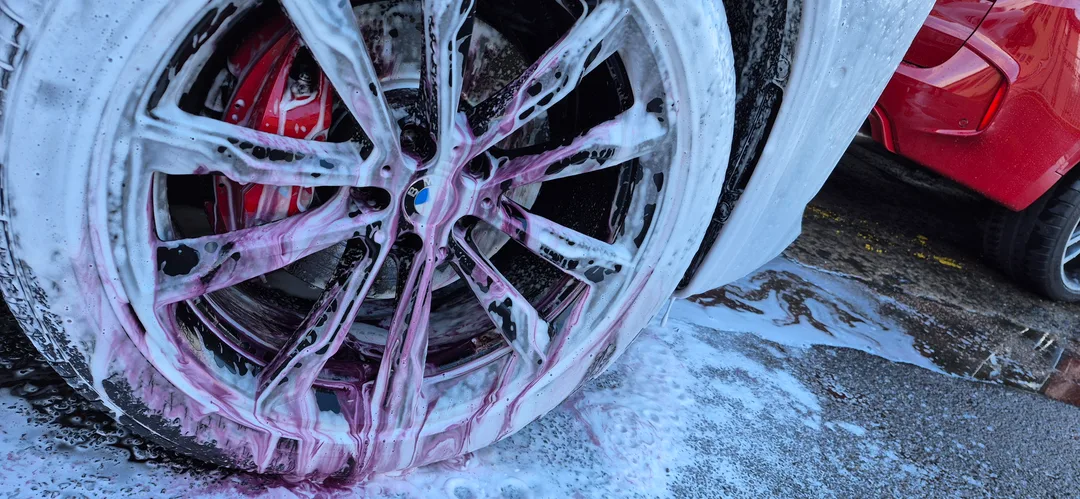 wheel cleaning and decontamination stage